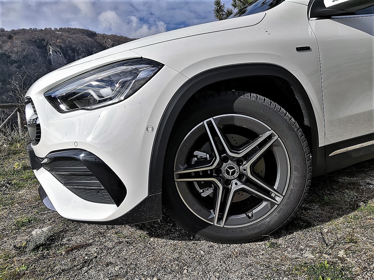 Mercedes-Benz GLA 250e: prova su strada