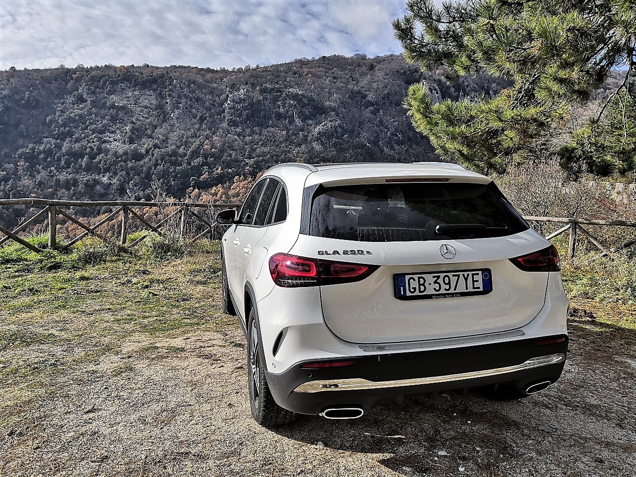 Mercedes-Benz GLA 250e: prova su strada