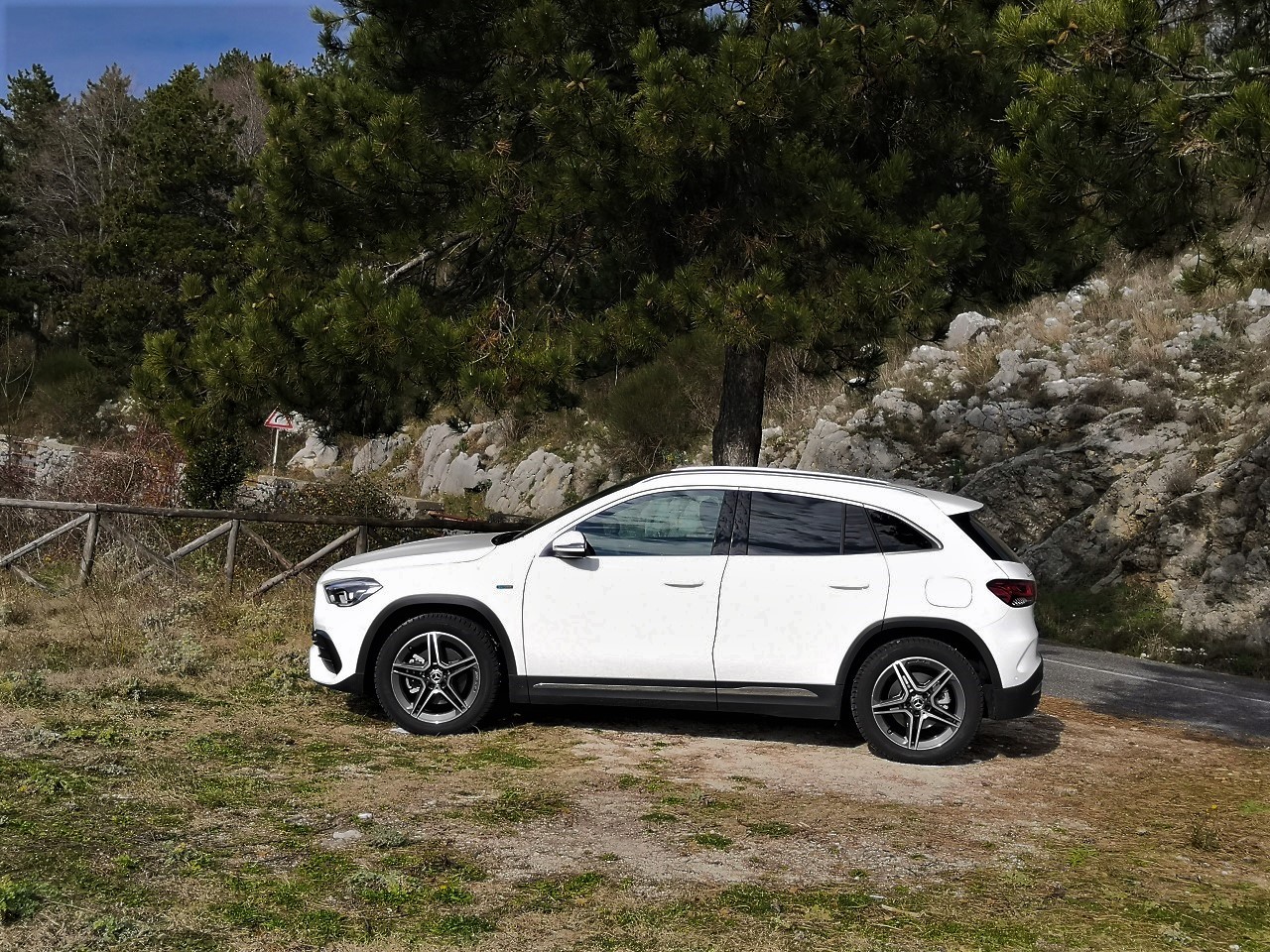 Mercedes-Benz GLA 250e: prova su strada