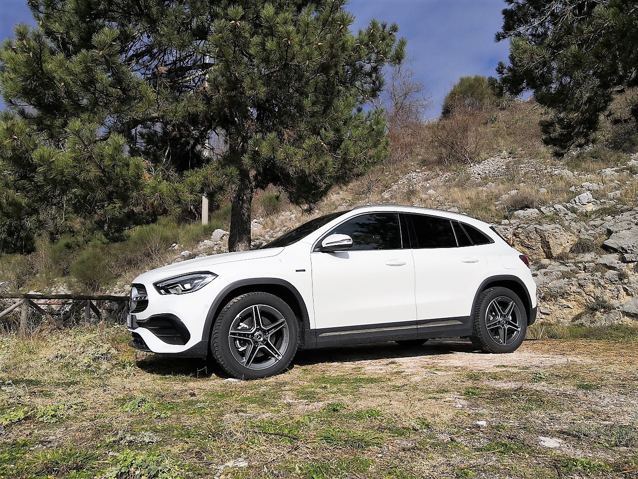 Mercedes-Benz GLA 250e: prova su strada