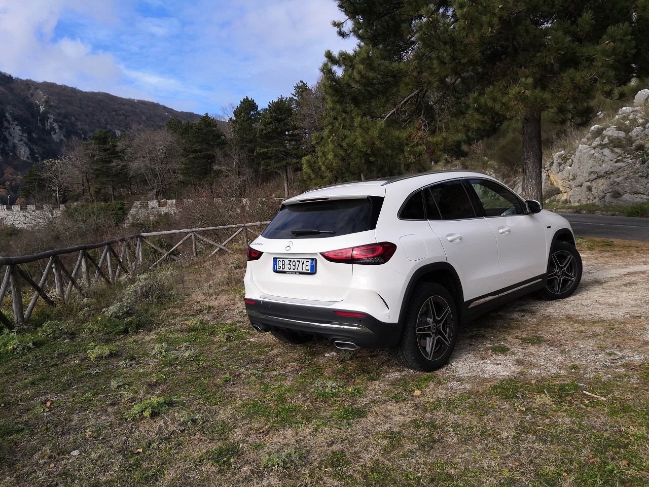 Mercedes-Benz GLA 250e: prova su strada