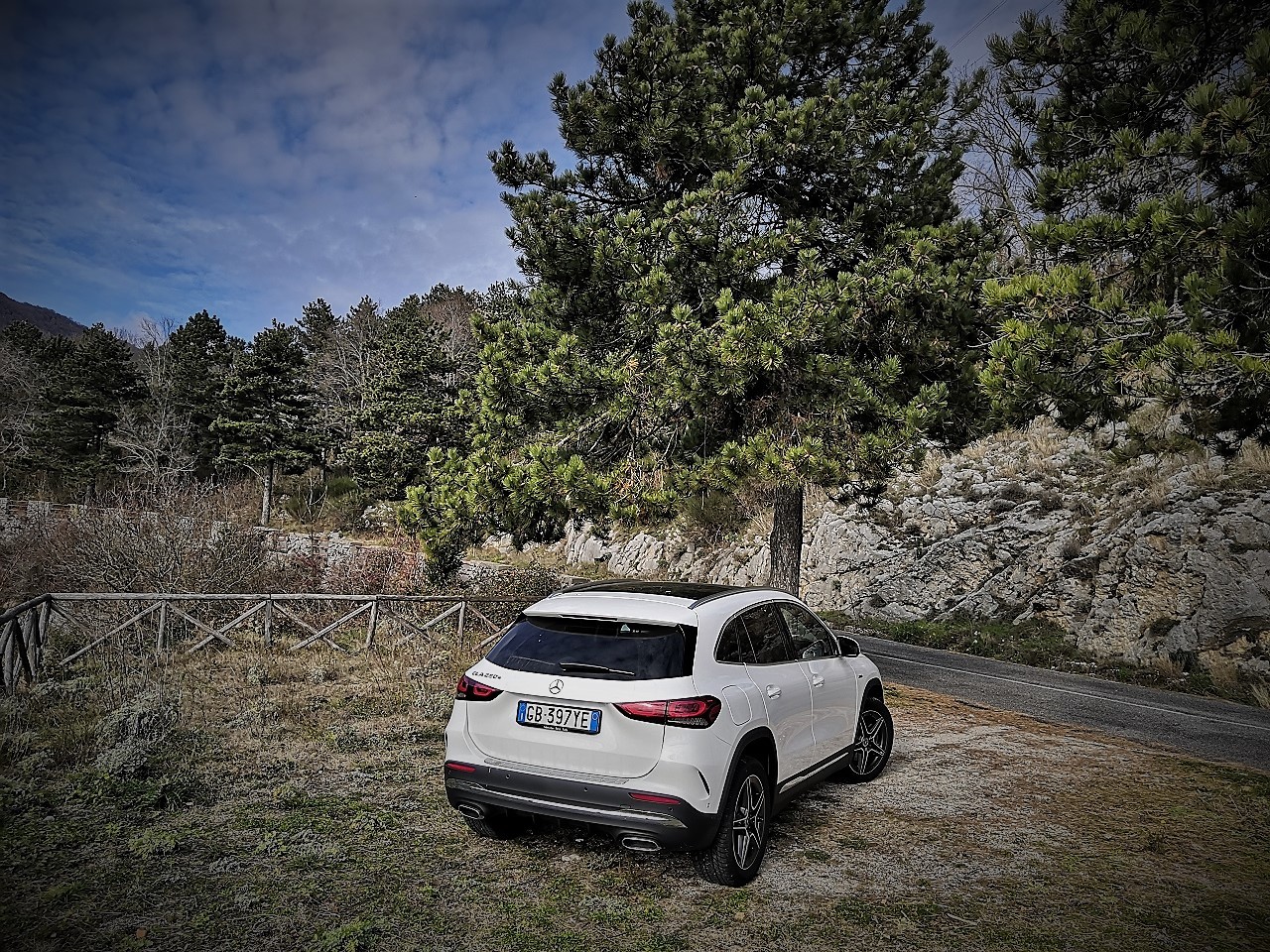 Mercedes-Benz GLA 250e: prova su strada