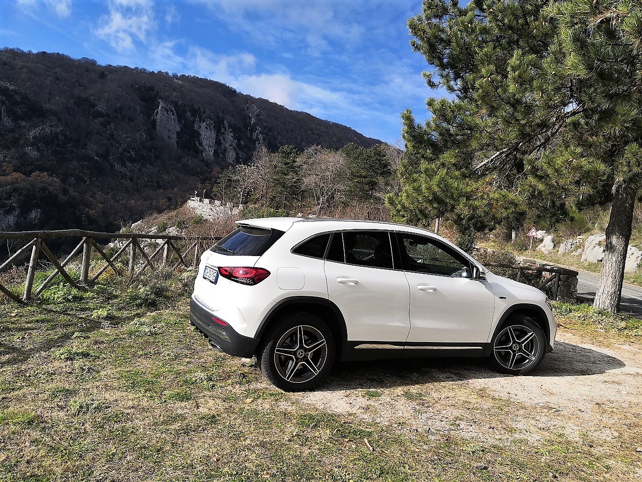 Mercedes-Benz GLA 250e: prova su strada