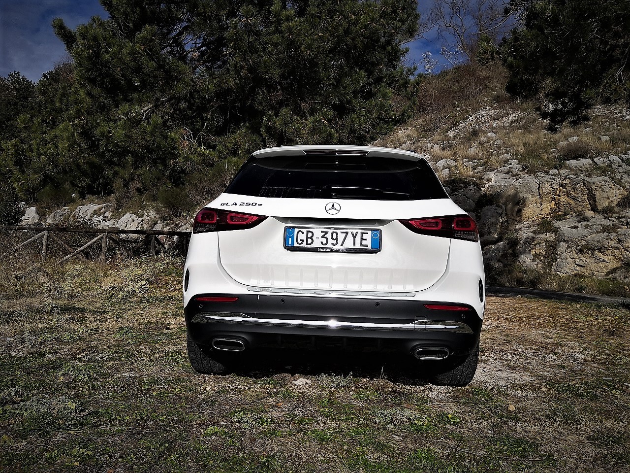 Mercedes-Benz GLA 250e: prova su strada