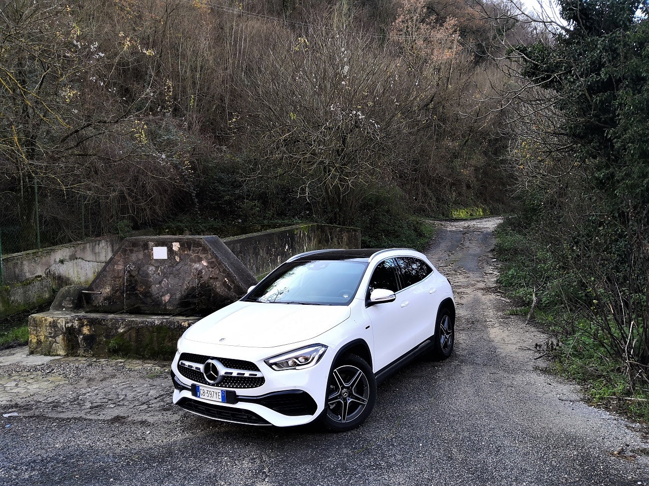 Mercedes-Benz GLA 250e: prova su strada