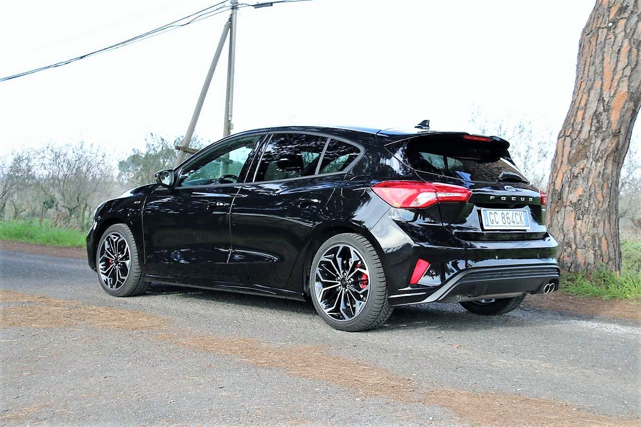 Ford Focus EcoBoost Hybrid ST-Line X: la prova su strada