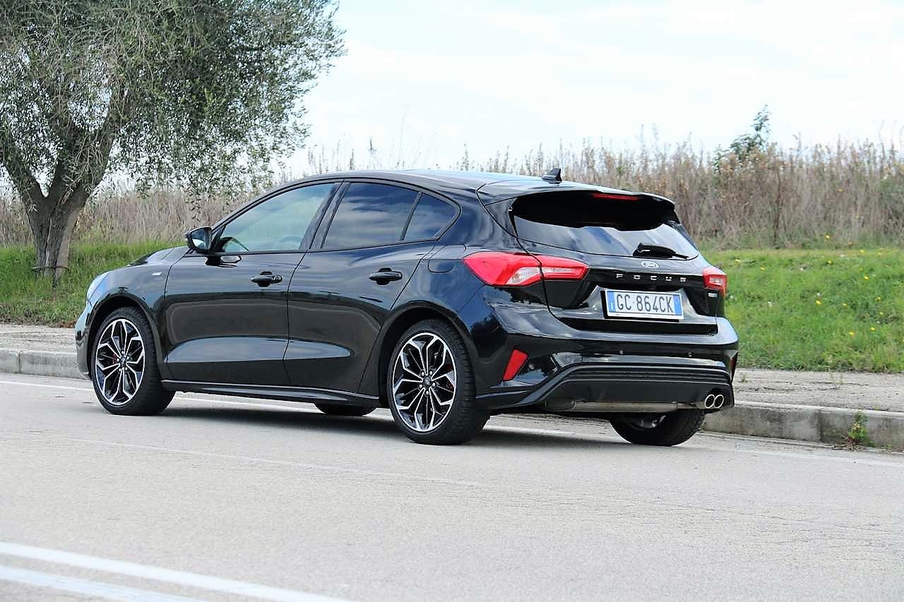 Ford Focus EcoBoost Hybrid ST-Line X: la prova su strada