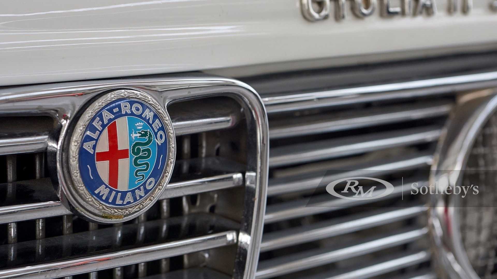 Alfa Romeo Giulia TI Super 1964 all'asta: le immagini ufficiali