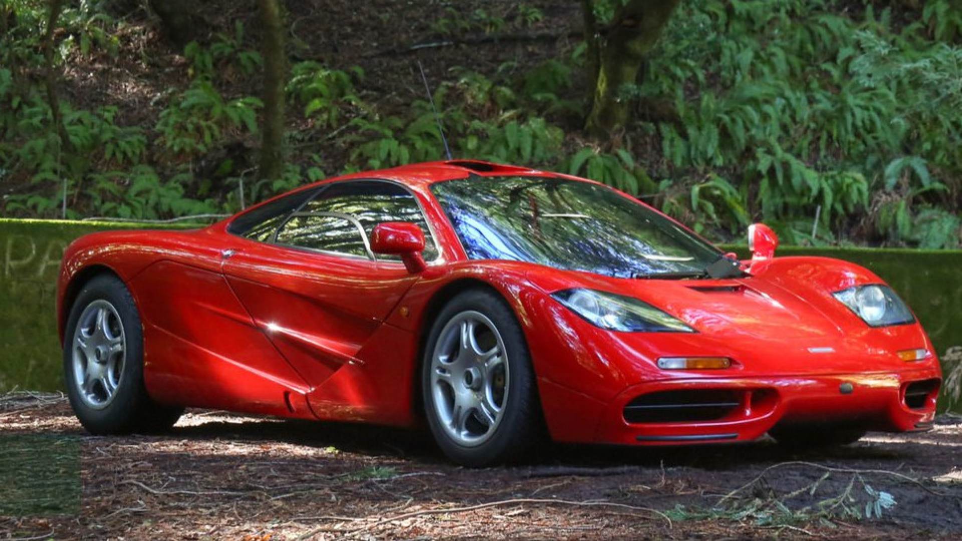 McLaren F1: un esemplare rosso in vendita