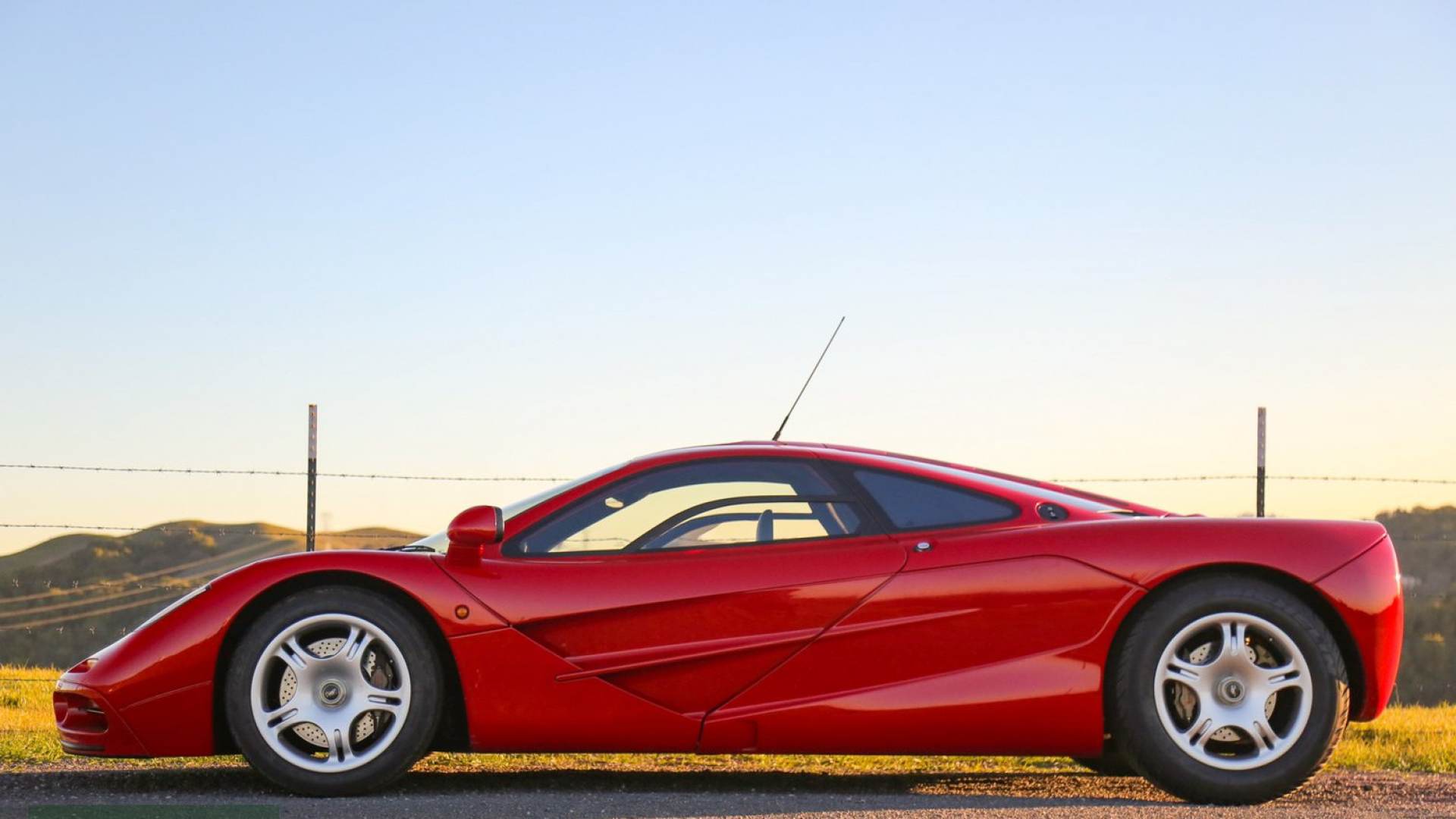 McLaren F1: un esemplare rosso in vendita