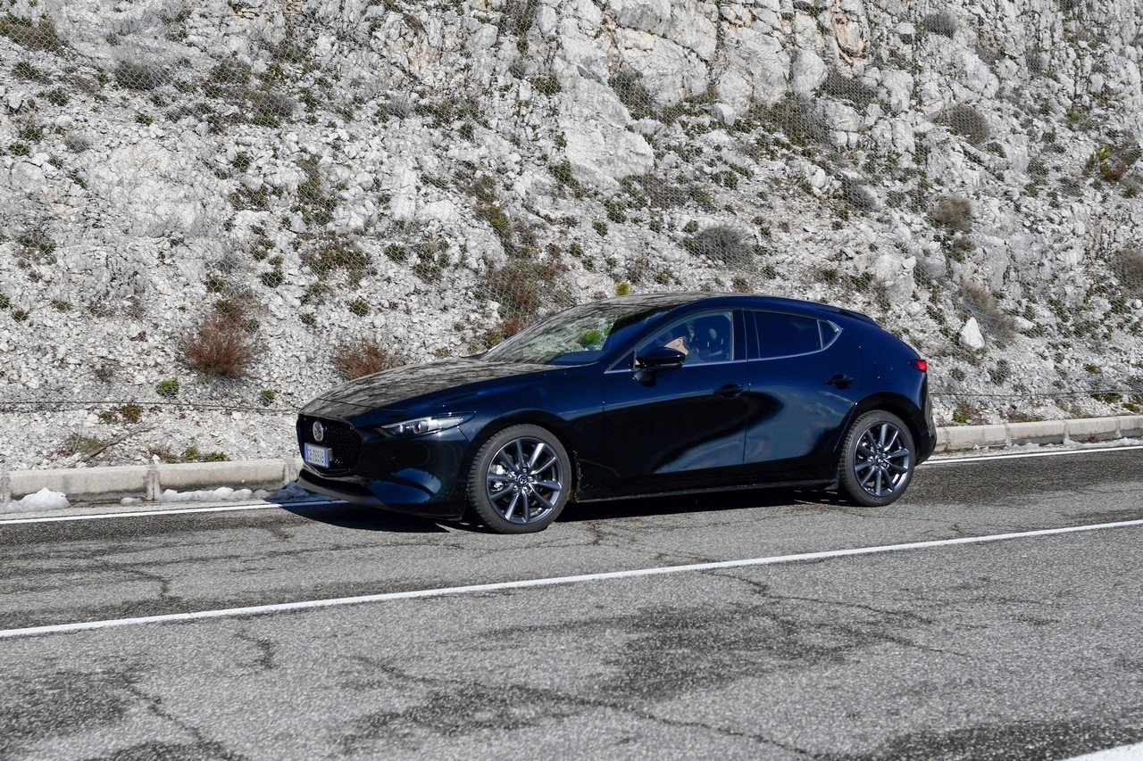 Mazda 3 Skyactiv-G M Hybrid 6AT: la prova su strada