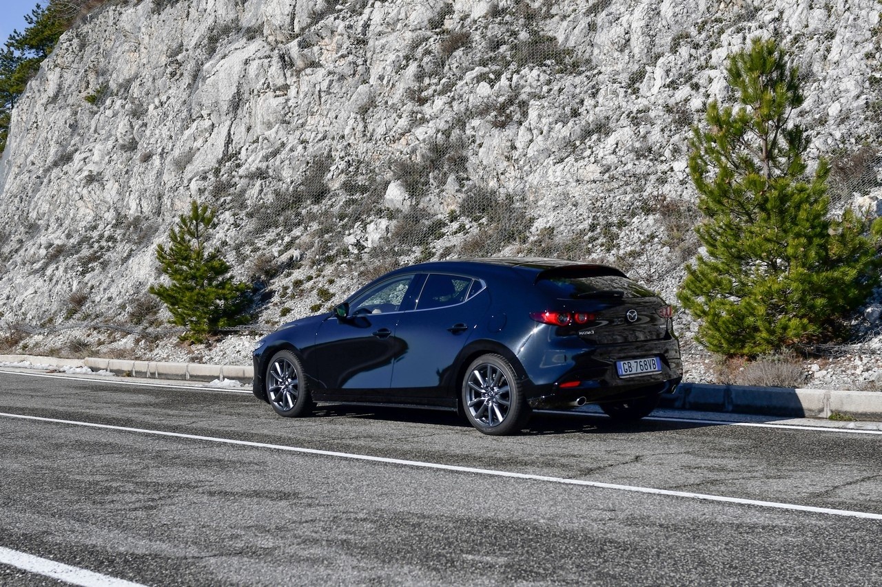 Mazda 3 Skyactiv-G M Hybrid 6AT: la prova su strada