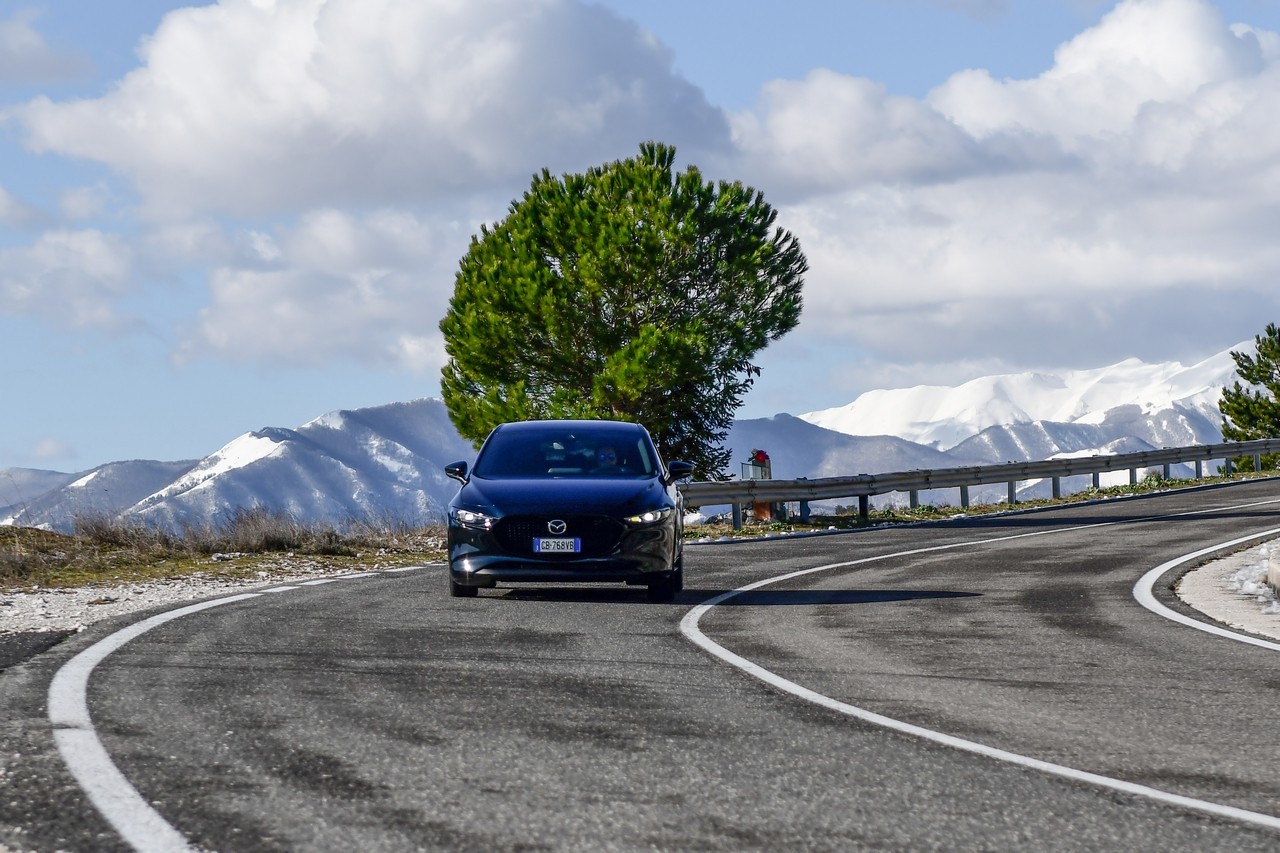 Mazda 3 Skyactiv-G M Hybrid 6AT: la prova su strada