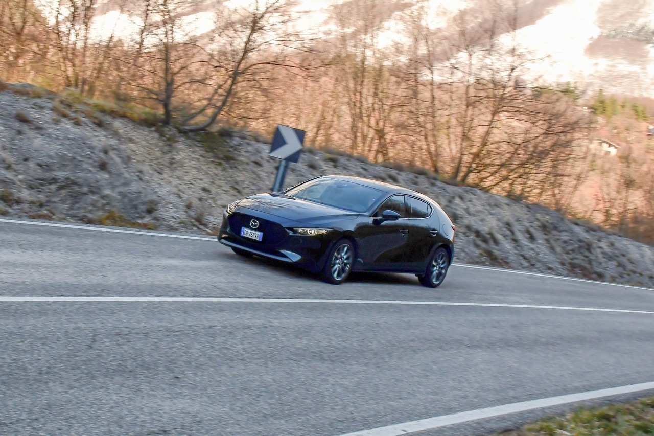 Mazda 3 Skyactiv-G M Hybrid 6AT: la prova su strada