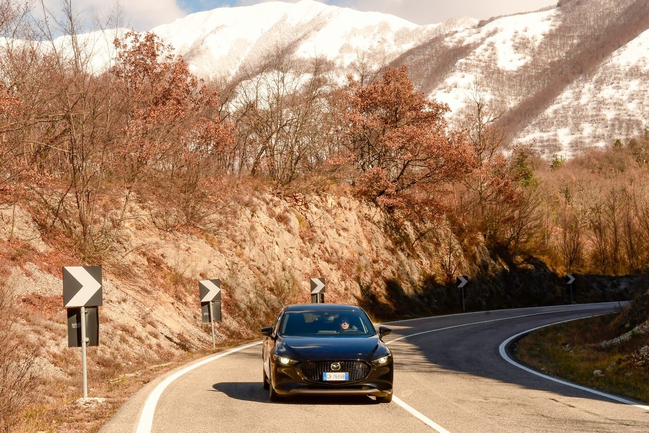 Mazda 3 Skyactiv-G M Hybrid 6AT: la prova su strada