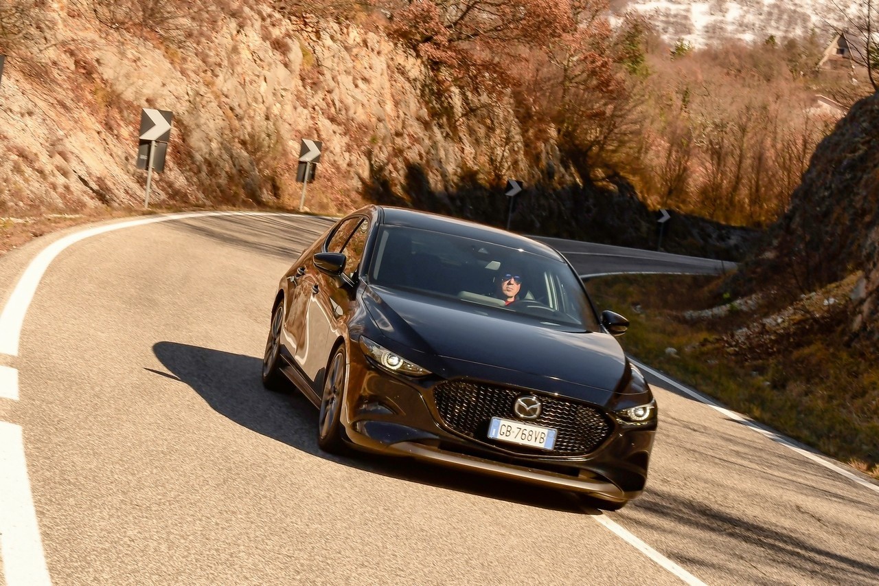 Mazda 3 Skyactiv-G M Hybrid 6AT: la prova su strada