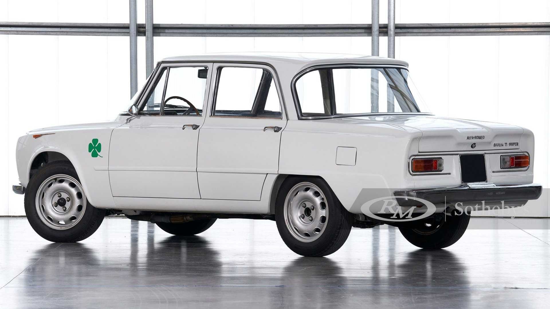 Alfa Romeo Giulia TI Super 1964 all'asta: le immagini ufficiali