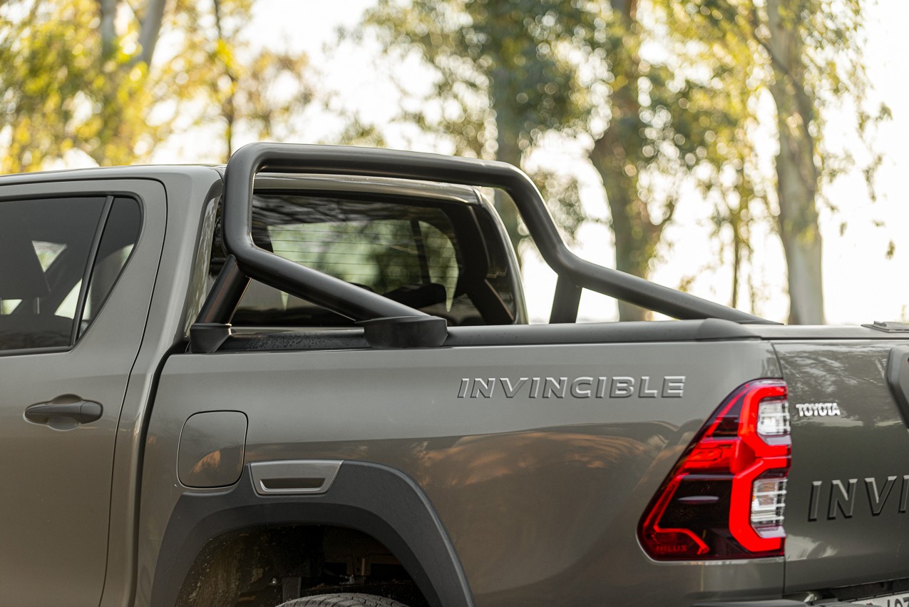 Toyota Hilux 2.8 Invincible: la prova su strada