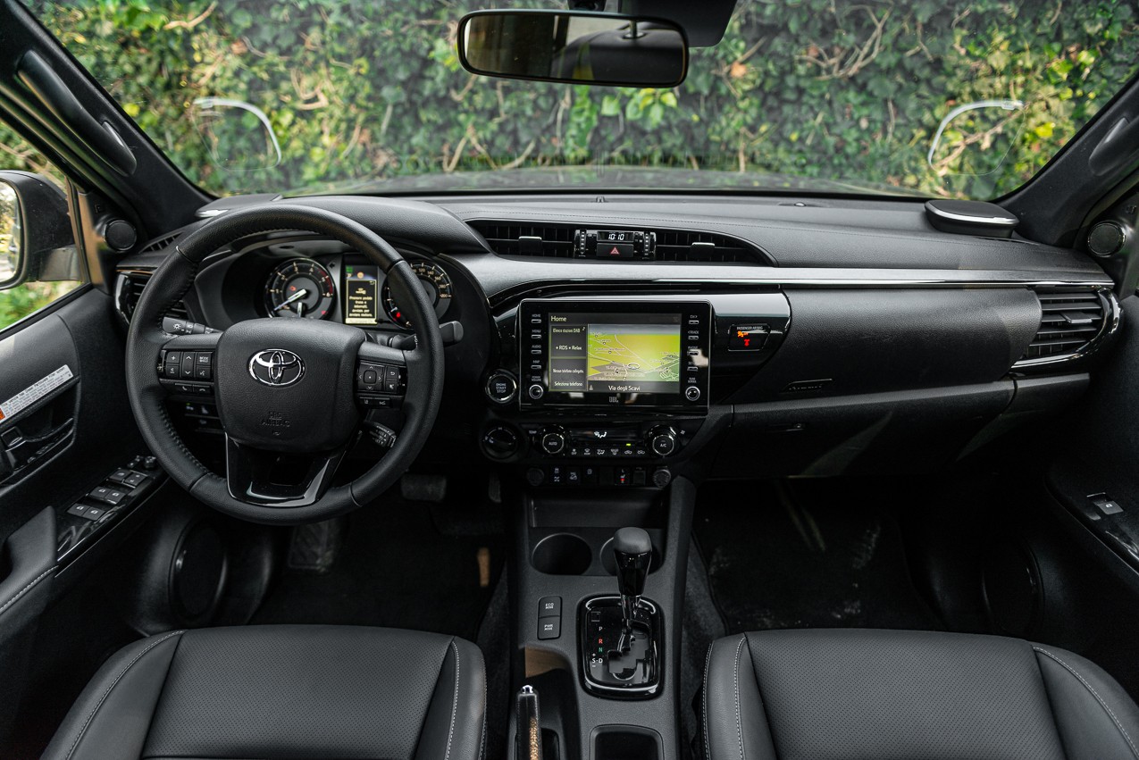 Toyota Hilux 2.8 Invincible: la prova su strada