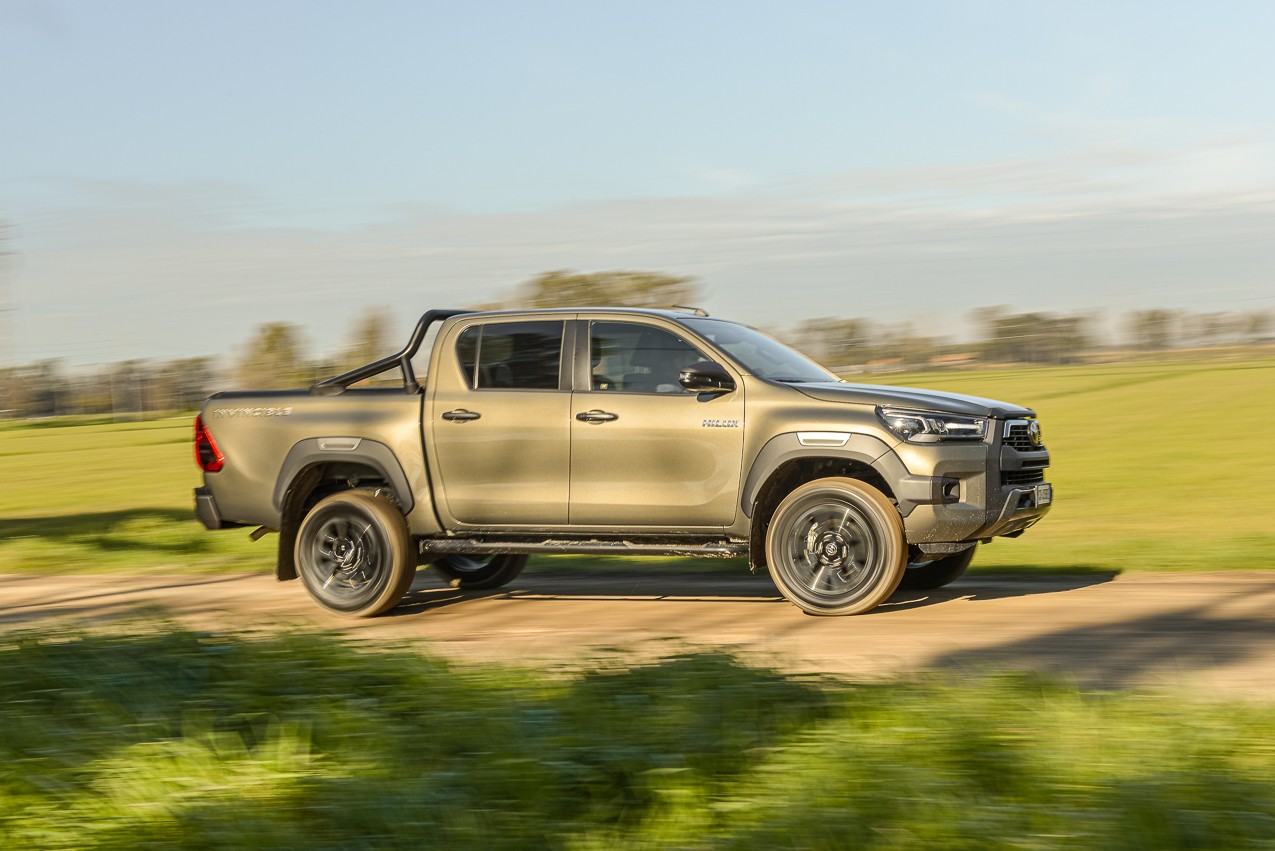 Toyota Hilux 2.8 Invincible: la prova su strada