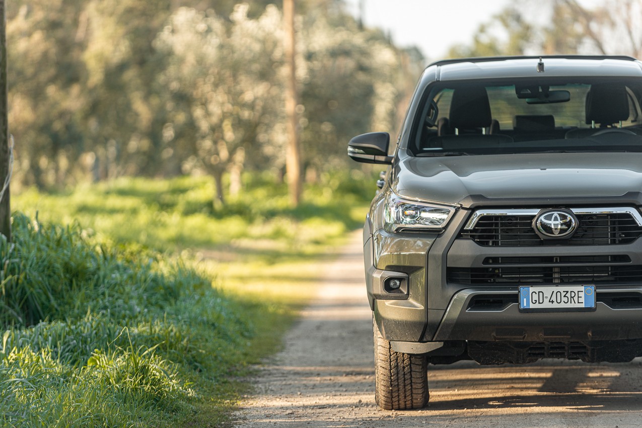 Toyota Hilux 2.8 Invincible: la prova su strada