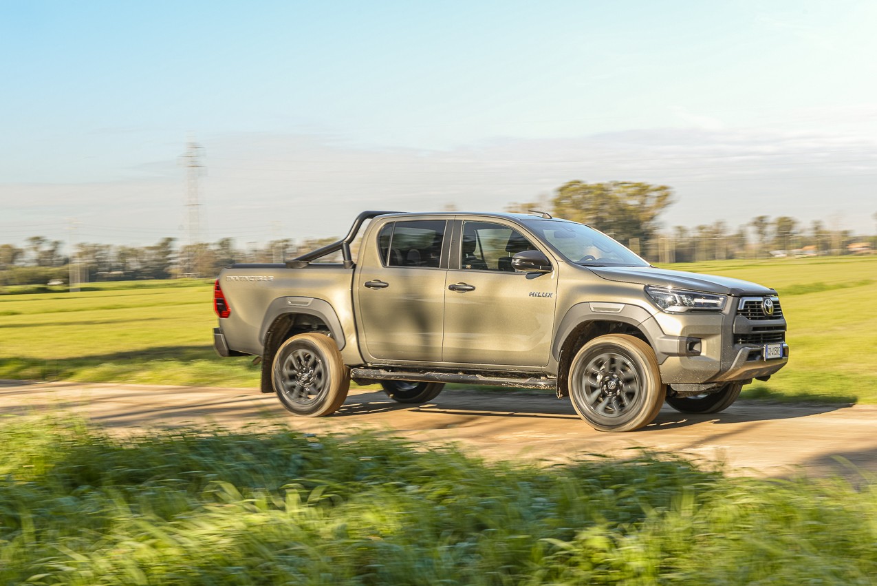 Toyota Hilux 2.8 Invincible: la prova su strada