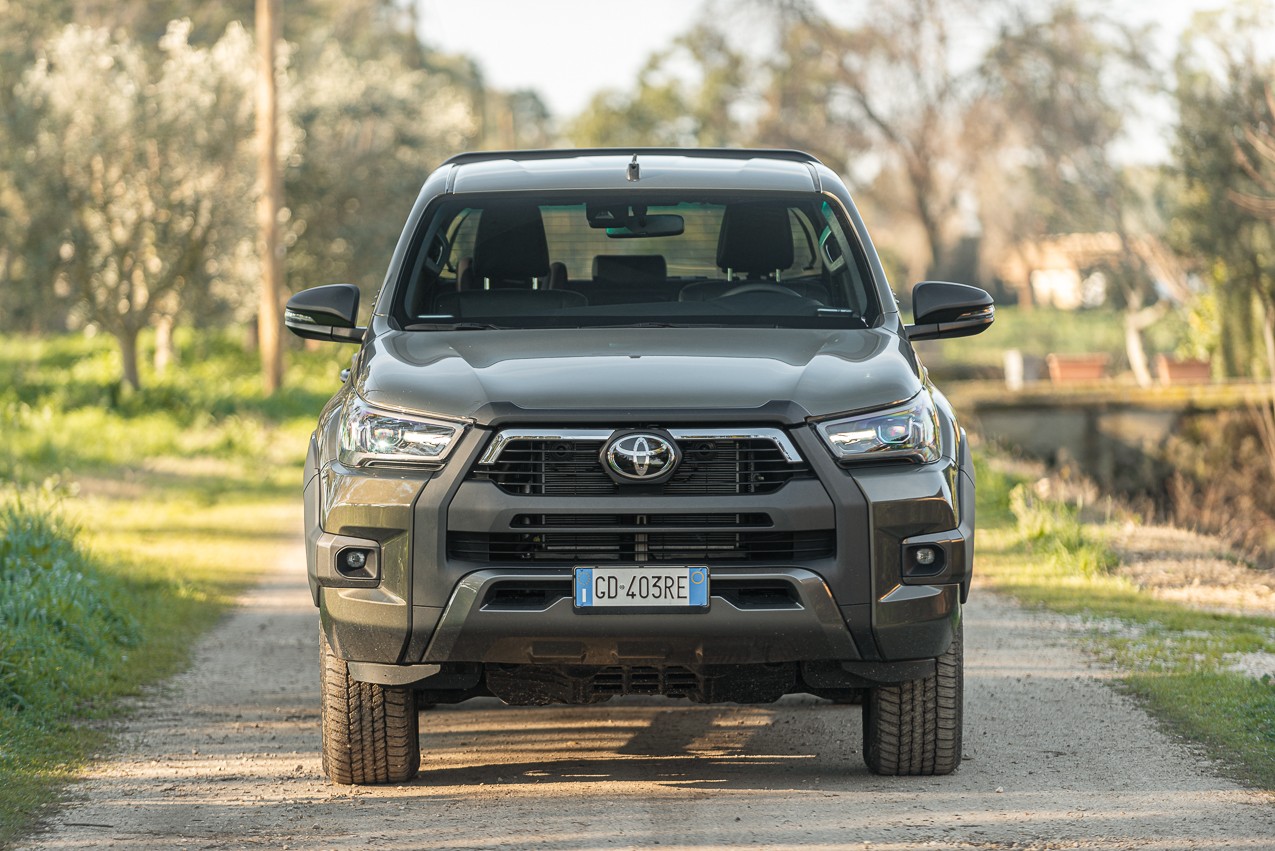 Toyota Hilux 2.8 Invincible: la prova su strada