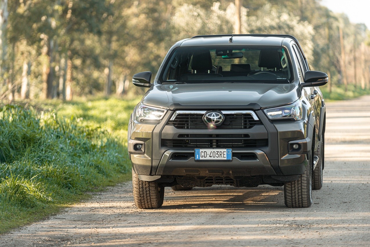 Toyota Hilux 2.8 Invincible: la prova su strada