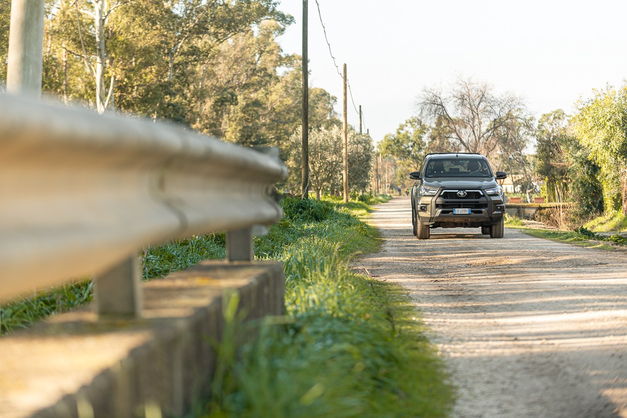 Toyota Hilux 2.8 Invincible: la prova su strada