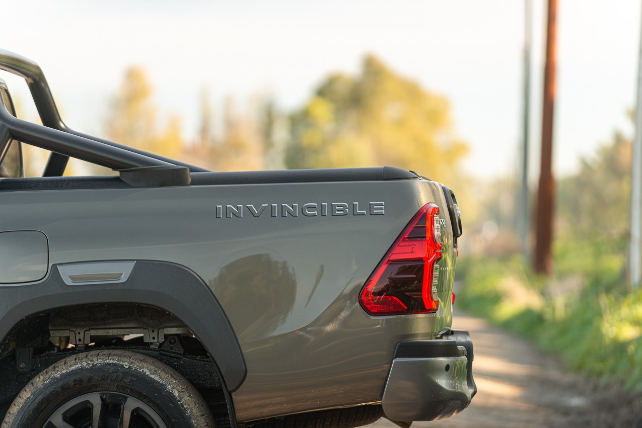 Toyota Hilux 2.8 Invincible: la prova su strada