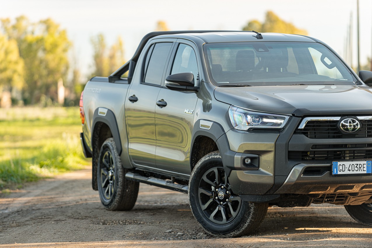 Toyota Hilux 2.8 Invincible: la prova su strada