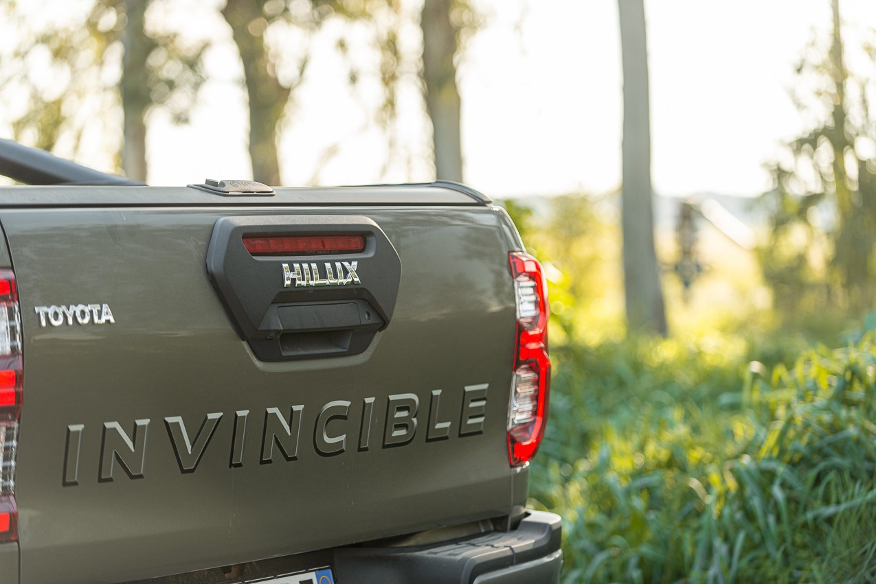 Toyota Hilux 2.8 Invincible: la prova su strada