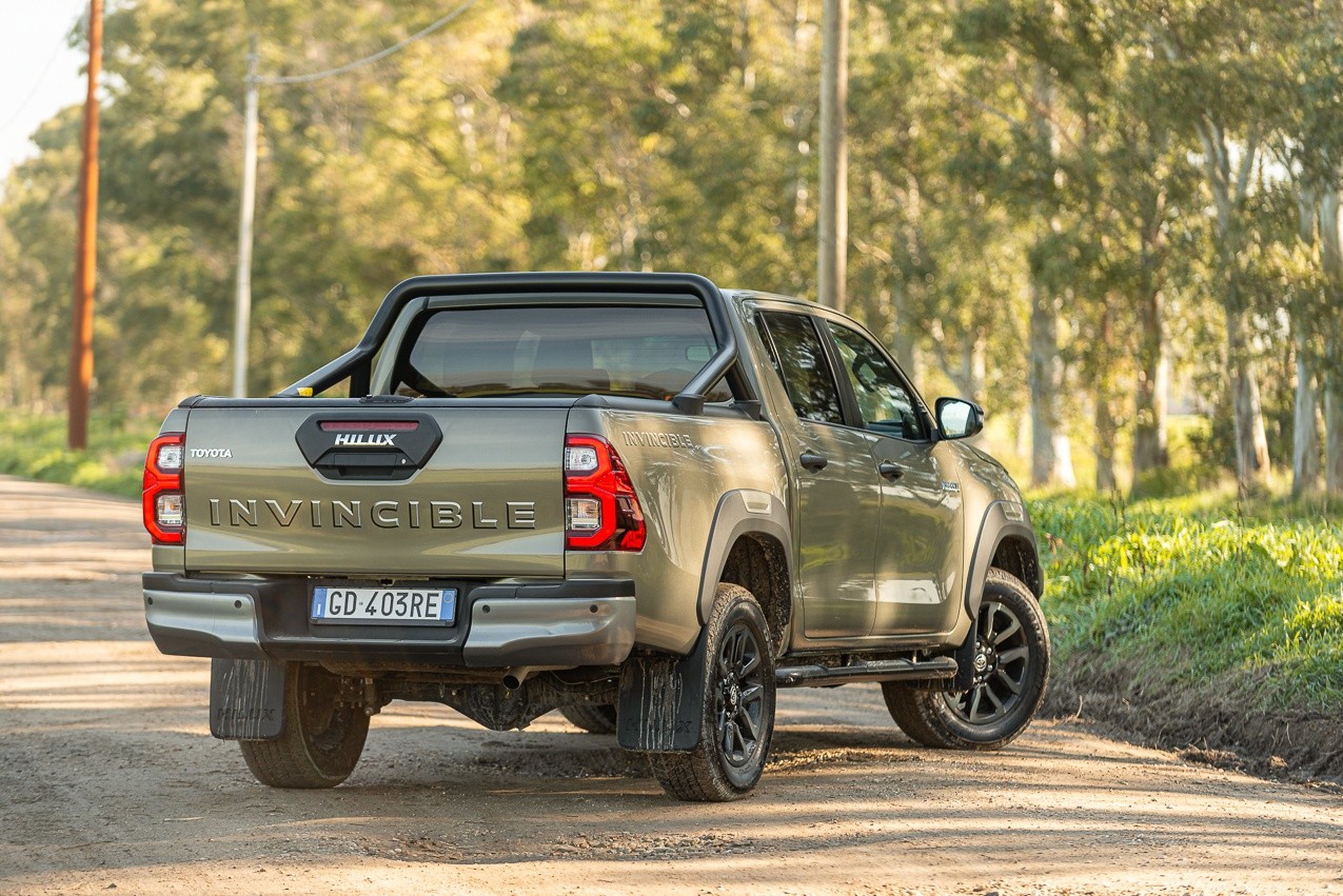 Toyota Hilux 2.8 Invincible: la prova su strada