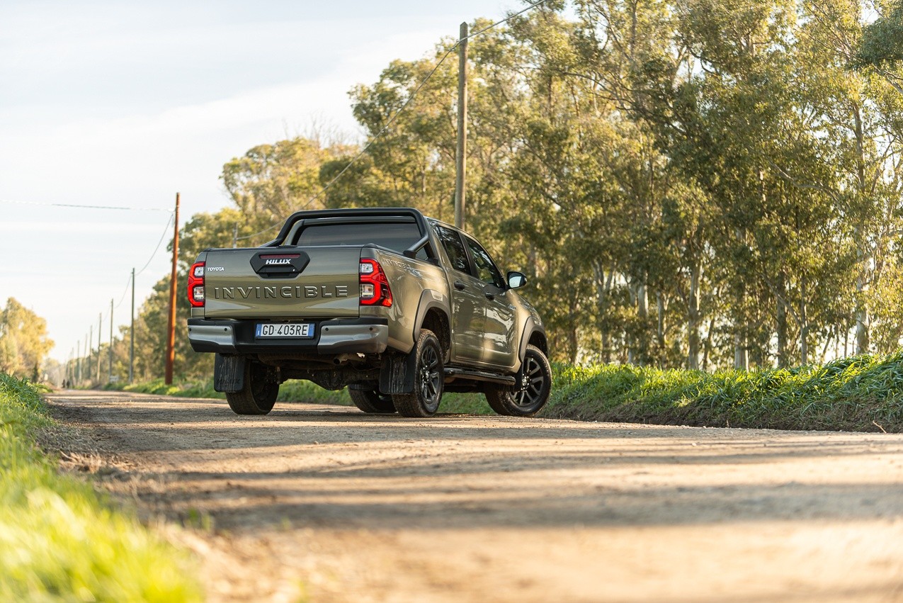 Toyota Hilux 2.8 Invincible: la prova su strada