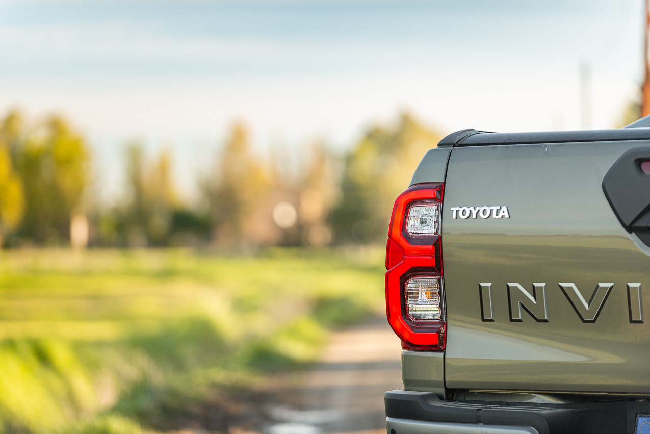 Toyota Hilux 2.8 Invincible: la prova su strada