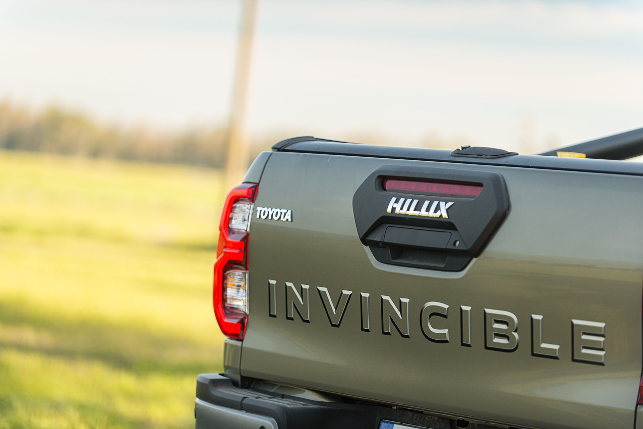 Toyota Hilux 2.8 Invincible: la prova su strada