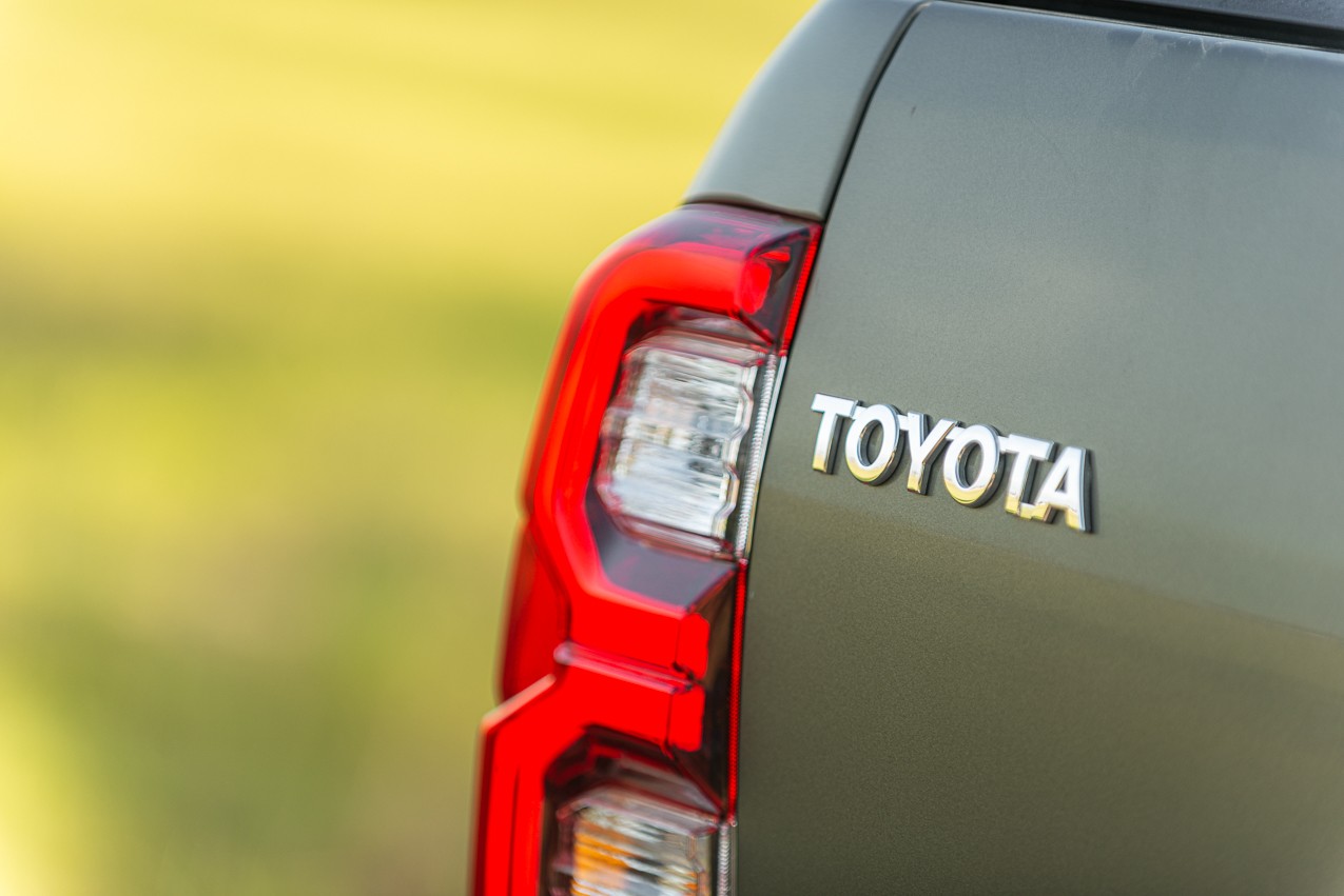 Toyota Hilux 2.8 Invincible: la prova su strada