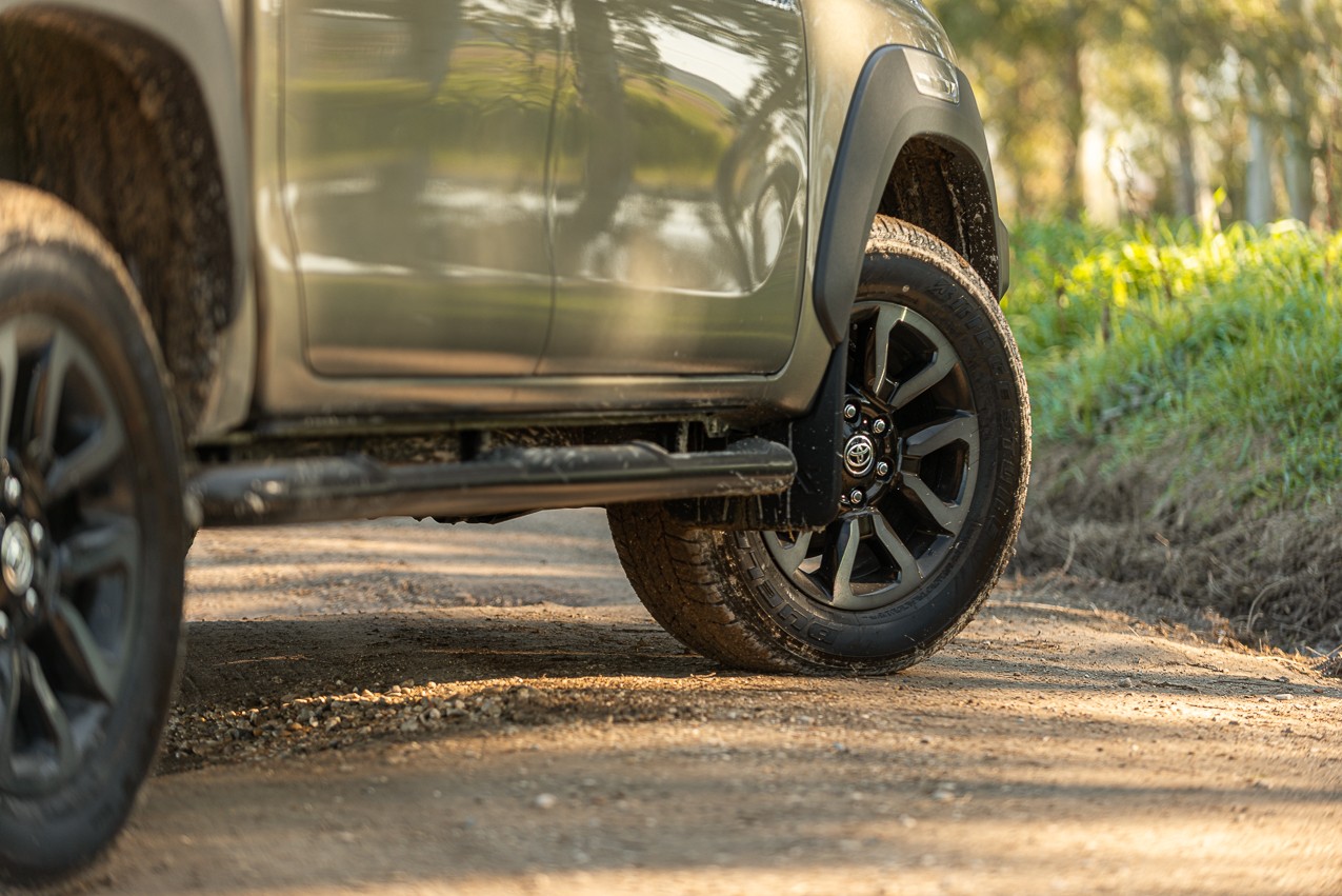 Toyota Hilux 2.8 Invincible: la prova su strada