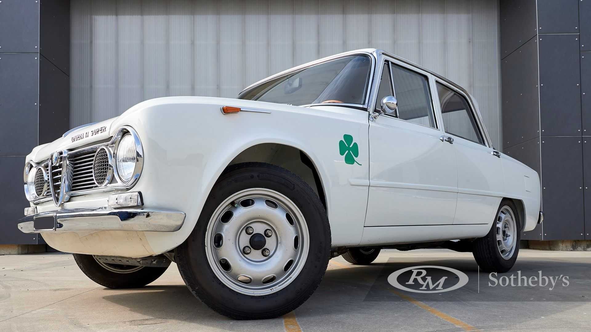 Alfa Romeo Giulia TI Super 1964 all'asta: le immagini ufficiali