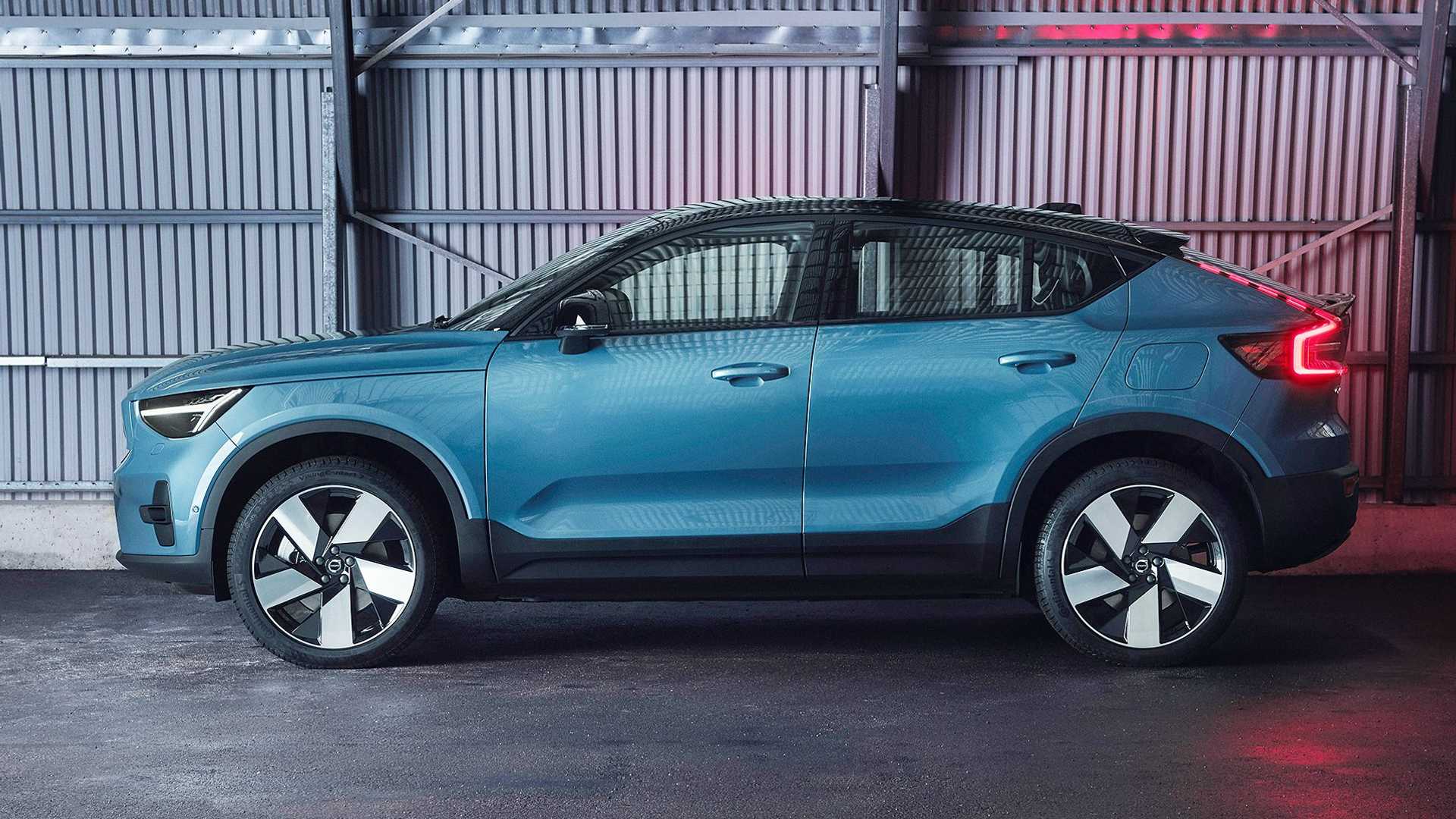 Volvo C40 Recharge: prime immagini