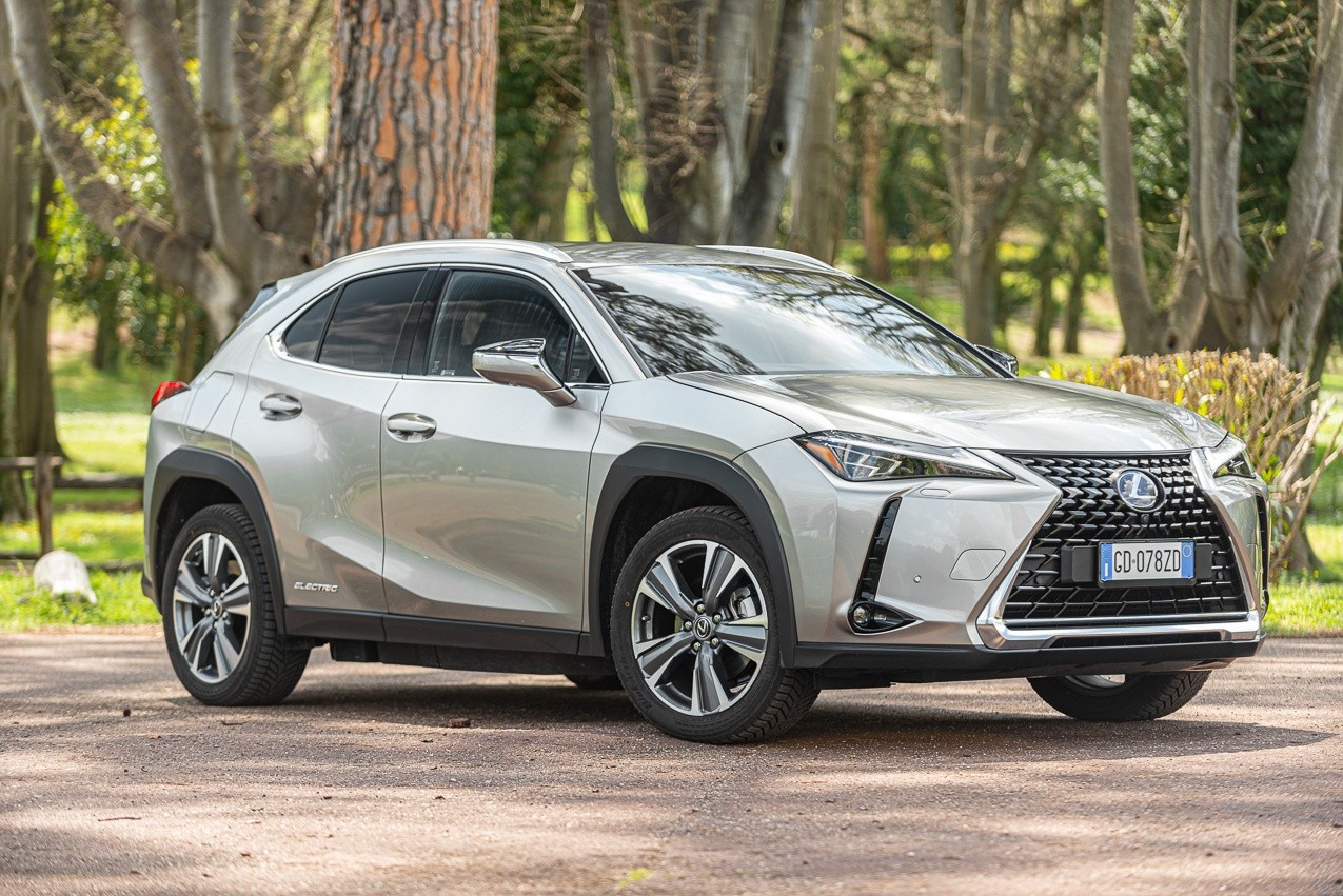 Lexus Ux 300e: la prova su strada