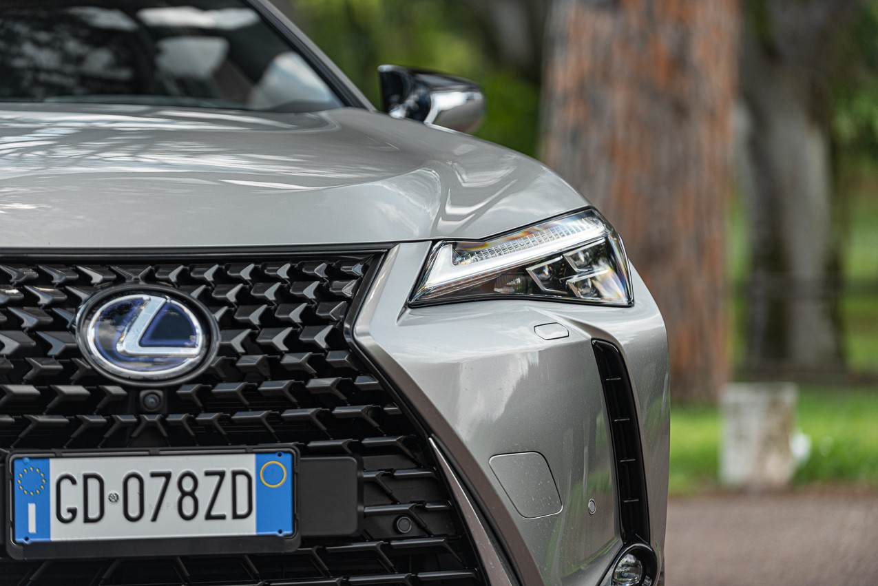 Lexus Ux 300e: la prova su strada