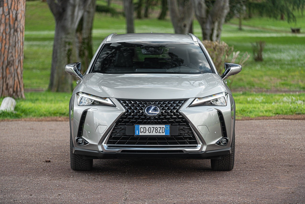 Lexus Ux 300e: la prova su strada