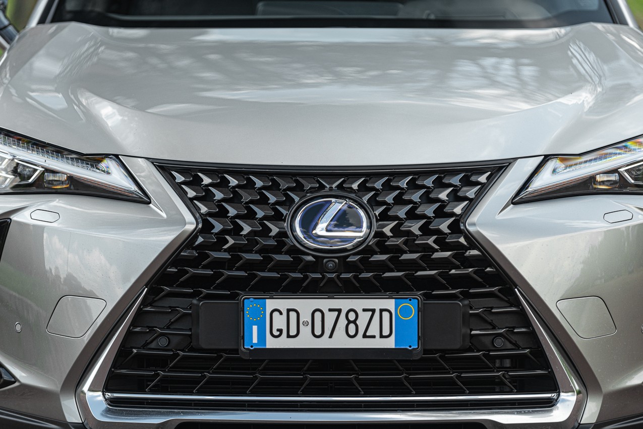 Lexus Ux 300e: la prova su strada