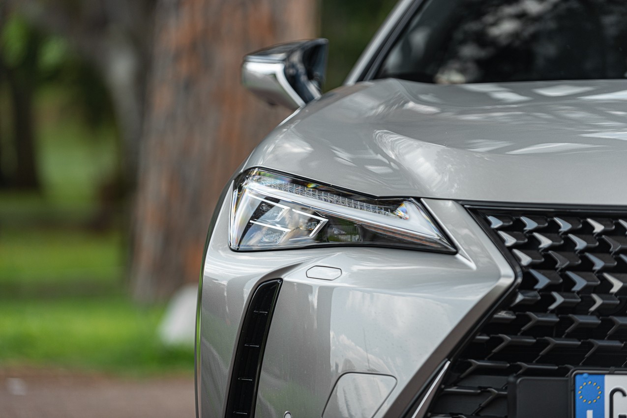 Lexus Ux 300e: la prova su strada