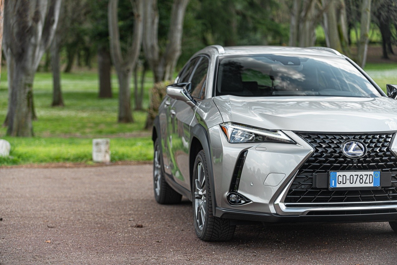 Lexus Ux 300e: la prova su strada