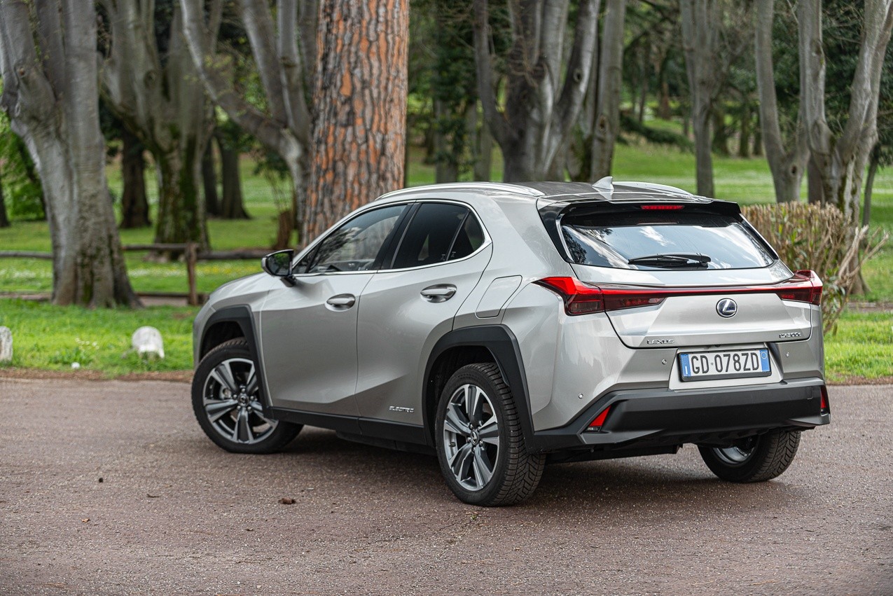 Lexus Ux 300e: la prova su strada