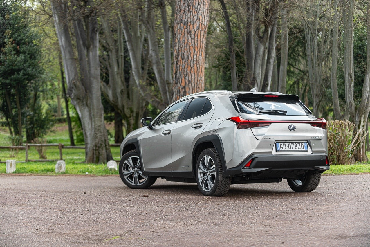 Lexus Ux 300e: la prova su strada