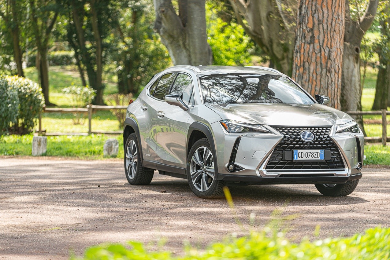 Lexus Ux 300e: la prova su strada