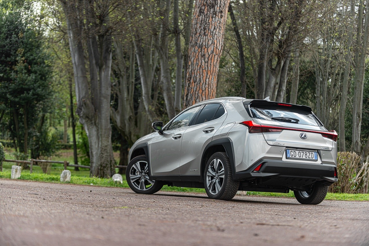 Lexus Ux 300e: la prova su strada